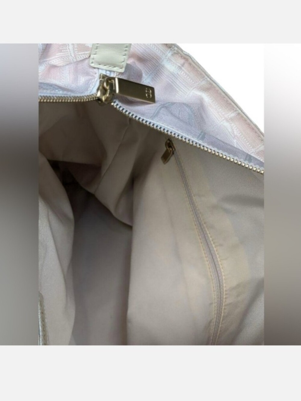 20 4 20 CHANEL Pale Pink Travel Line Tote with Cream Handles Like New Condition - Picture 11 of 15